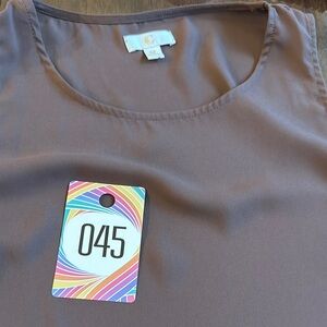 045, Women’s Brown Sleeveless Top